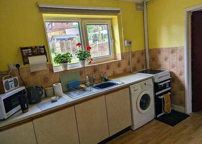 Sherlock\'S House -Entire House 4 Spacious Bedroom 9 Beds Private Free Parking & Wifi Tv Contractor Family & Pets Welcome