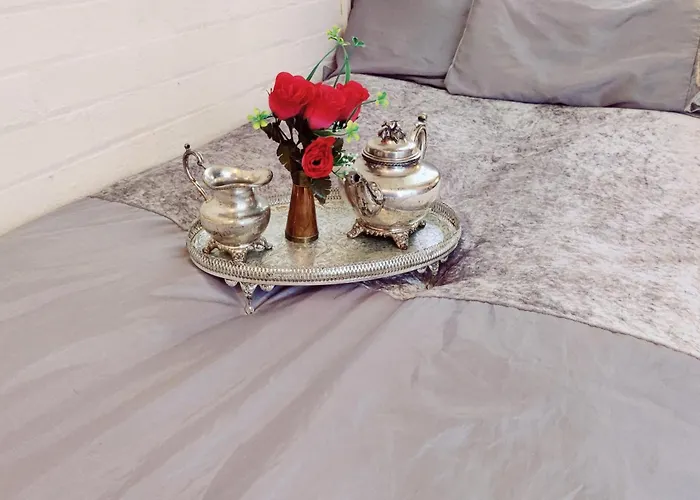 Sherlock\'S House -Entire House 4 Spacious Bedroom 9 Beds Private Free Parking & Wifi Tv Contractor Family & Pets Welcome
