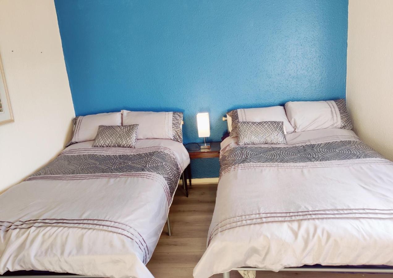 Holiday home Sherlock's House: Spacious 4-bedroom With Free Parking & Pet-friendly *