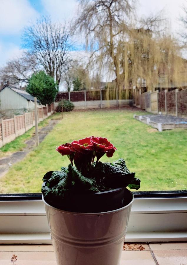 Sherlock's House: Spacious 4-bedroom With Free Parking & Pet-friendly *