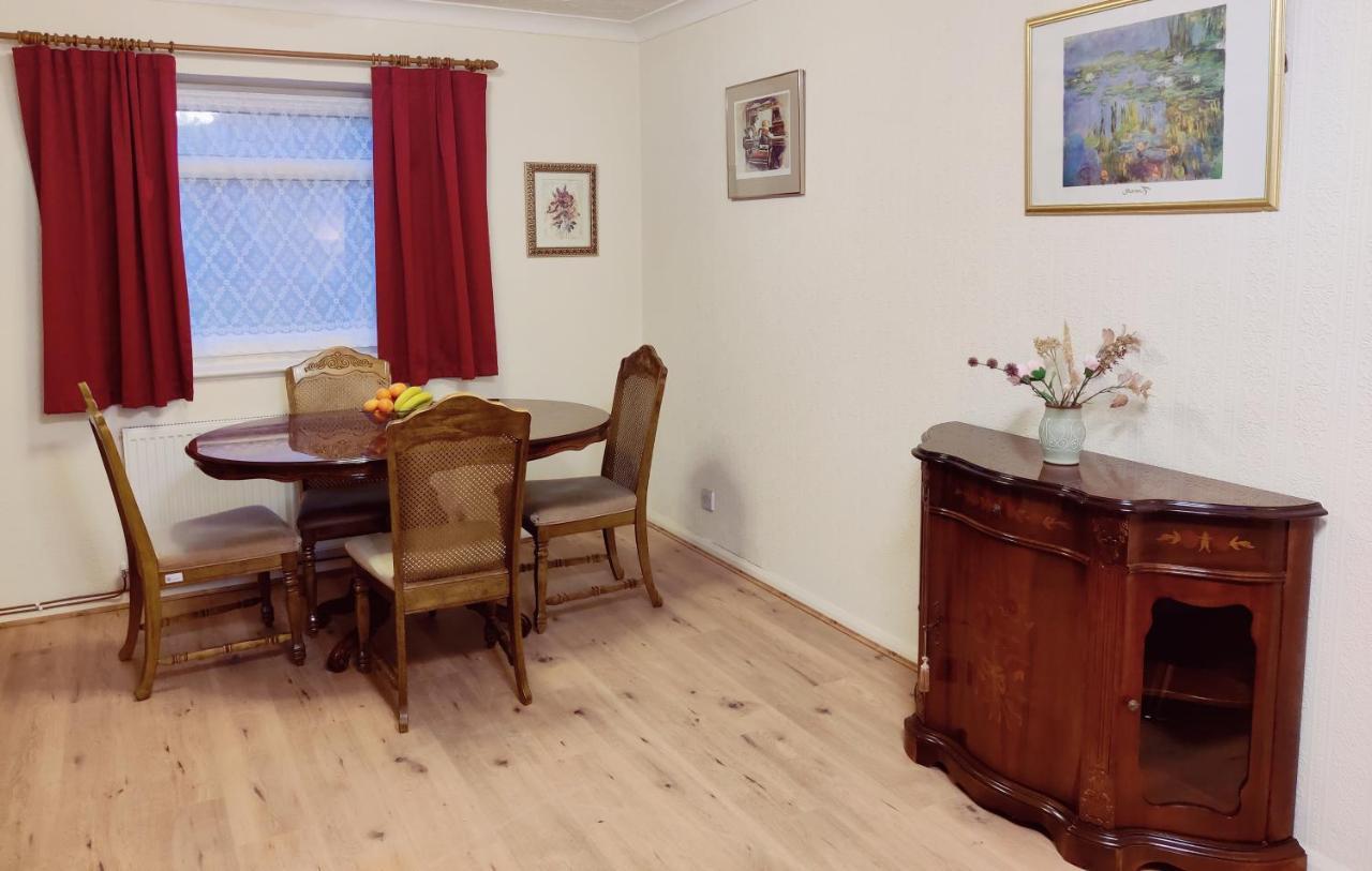Holiday home Sherlock's House: Spacious 4-bedroom With Free Parking & Pet-friendly Burton-upon-Trent
