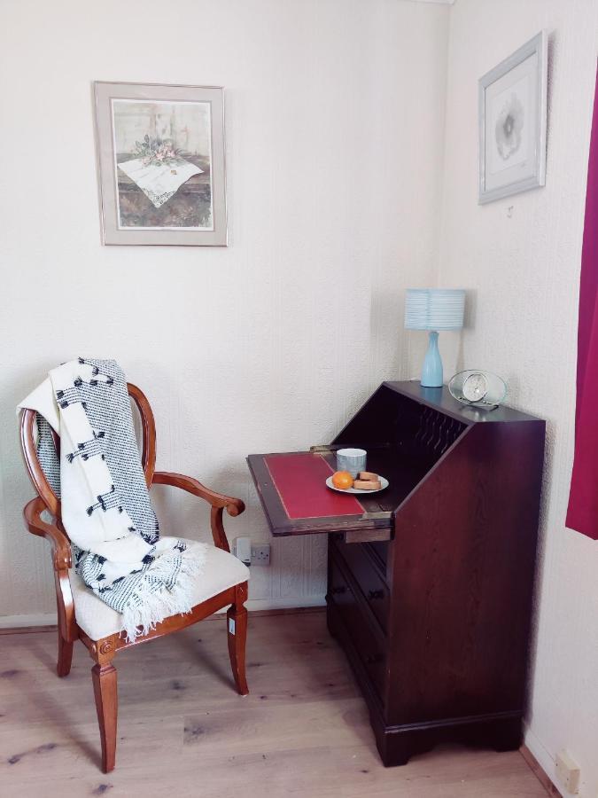 Sherlock's House: Spacious 4-bedroom With Free Parking & Pet-friendly Holiday home Burton-upon-Trent