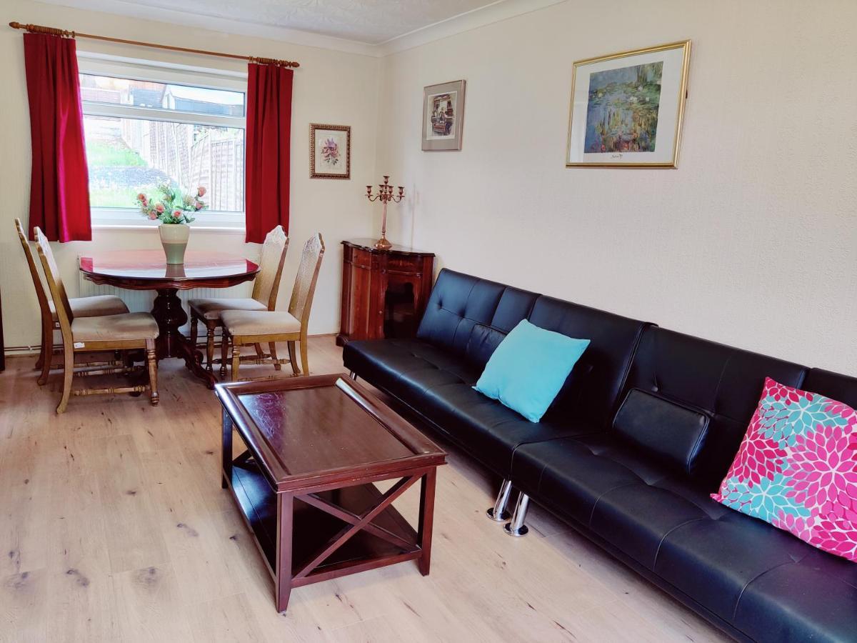 Holiday home Sherlock's House: Spacious 4-bedroom With Free Parking & Pet-friendly Burton-upon-Trent
