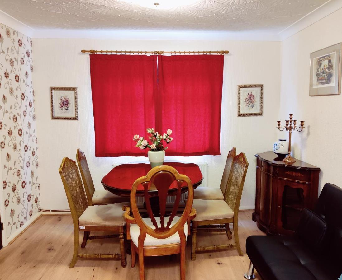 Holiday home Sherlock's House: Spacious 4-bedroom With Free Parking & Pet-friendly Burton-upon-Trent