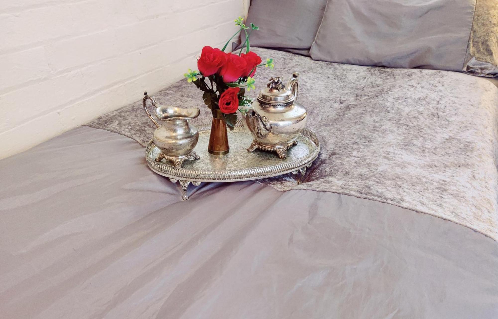 Sherlock's House: Spacious 4-bedroom With Free Parking & Pet-friendly