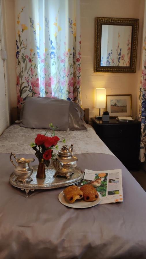 Hébergement de vacances Sherlock's House -entire House 4 Spacious Bedroom 9 Beds Private Free Parking & Wifi Tv Contractor Family & Pets Welcome *